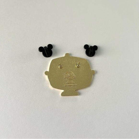 Disney D23 Gold Member Sleeping Beauty Castle Television Pin (2019) - Picture 2 of 2